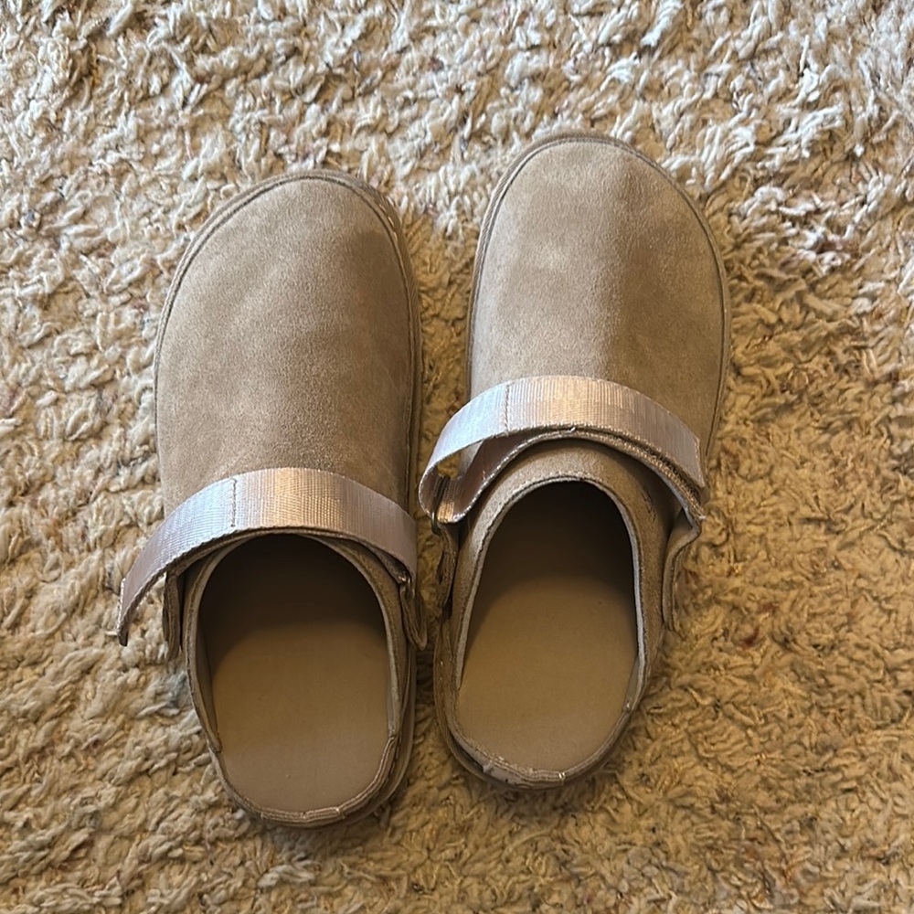 UGG golden star women’s slippers
